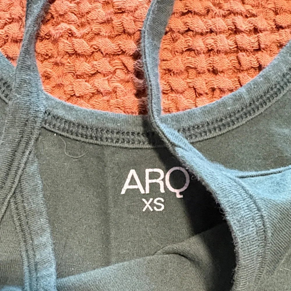 ARQ Cropped Tank & High Rise Undies Set - Picture 3 of 7